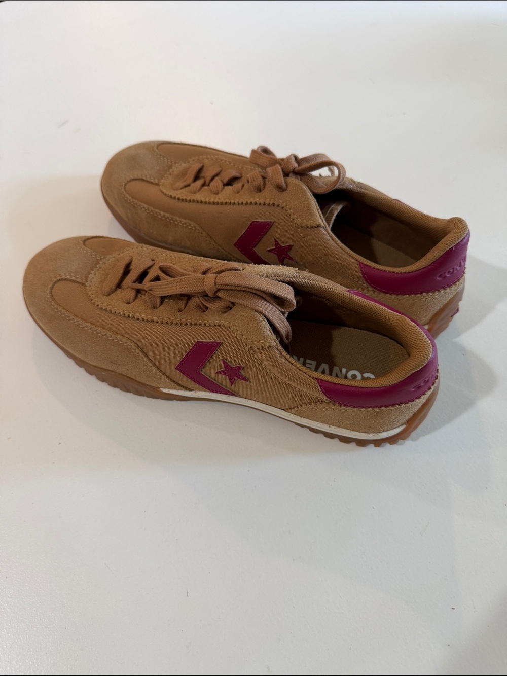 Converse Women’s Tan Suede Sneakers with Pink Accents.  Sz 7.  SEE PICTURES Bag5
